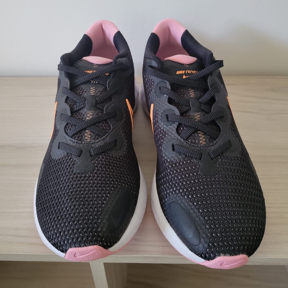 Nine Women's Race Running Shoes Size 11 US